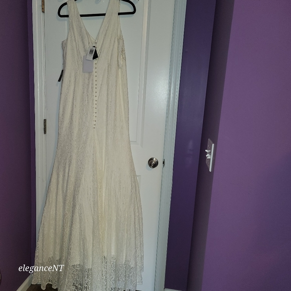 Torrid Ivory Lace Beaded Sleeveless Mermaid Wedding Dress with Train Sz: 14 NWT - Picture 12 of 16
